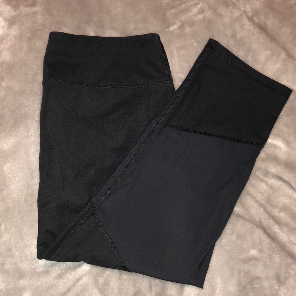 Black crop leggings